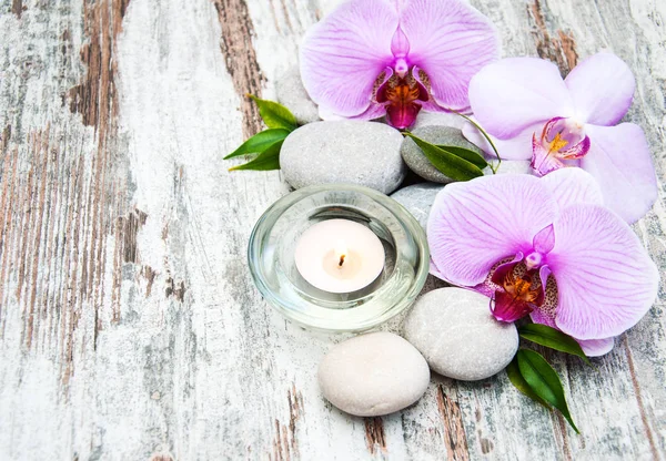 Spa products with orchids — Stock Photo, Image