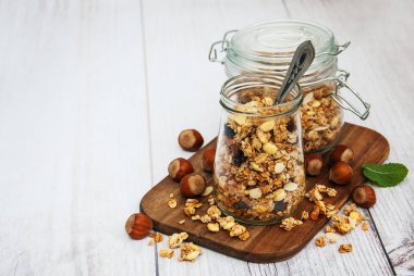 kavanoz içinde ev yapımı granola