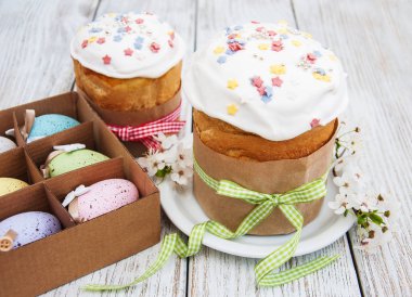 Paskalya ekmek ve yumurta