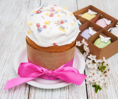 Paskalya ekmek ve yumurta