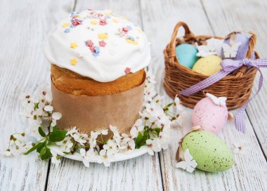 Paskalya ekmek ve yumurta