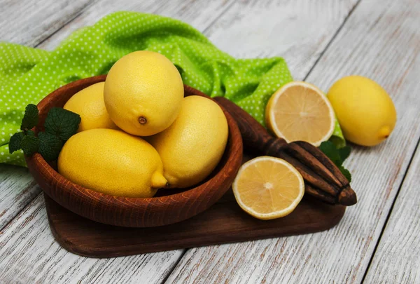 Limoni freschi maturi — Foto Stock