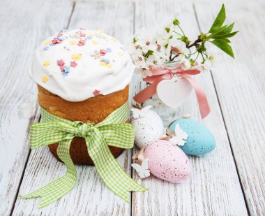 Paskalya ekmek ve yumurta