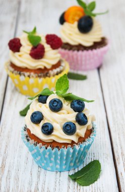taze çilek ile cupcakes