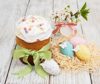 Paskalya ekmek ve yumurta