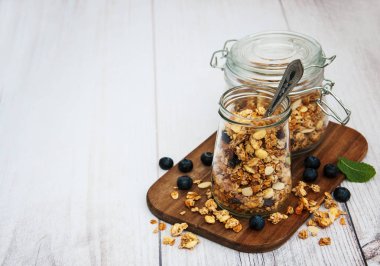 kavanoz içinde ev yapımı granola