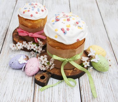 Paskalya ekmek ve yumurta