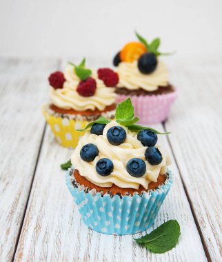 taze çilek ile cupcakes