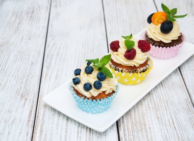 taze çilek ile cupcakes