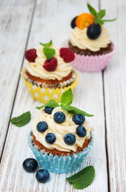 taze çilek ile cupcakes