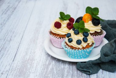 taze çilek ile cupcakes