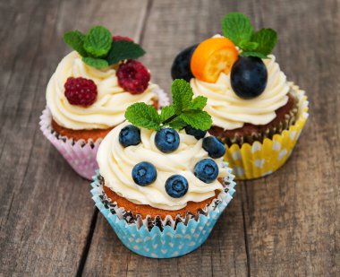 taze çilek ile cupcakes