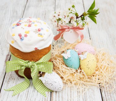 Paskalya ekmek ve yumurta