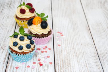 taze çilek ile cupcakes