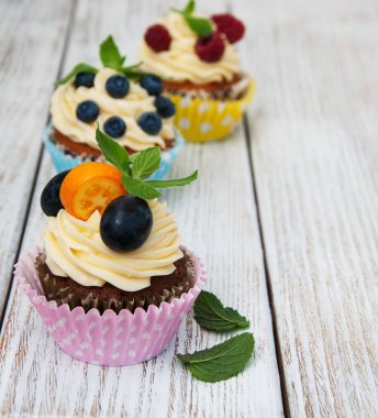 taze çilek ile cupcakes