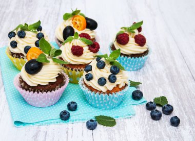 taze çilek ile cupcakes