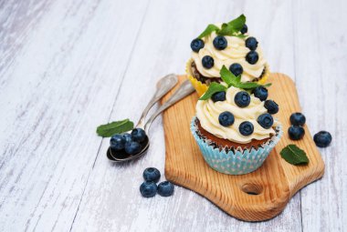 taze yaban mersini ile cupcakes