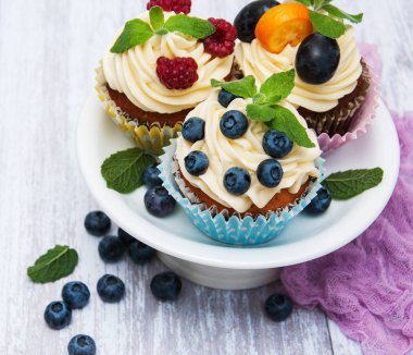 taze çilek ile cupcakes