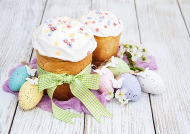 Paskalya ekmek ve yumurta