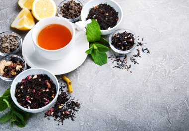 Limonlu ve naneli çay.