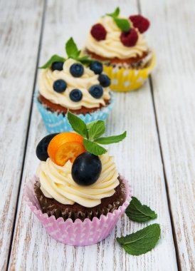 taze çilek ile cupcakes