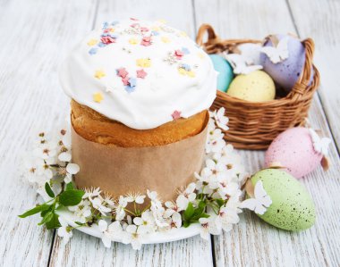 Paskalya ekmek ve yumurta