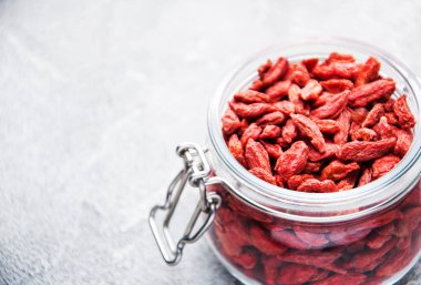 Kuru kırmızı goji meyveleri 