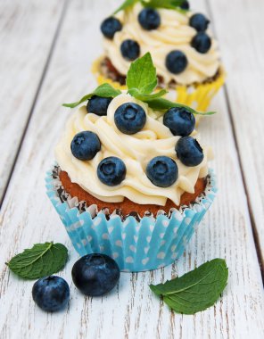 taze yaban mersini ile cupcakes