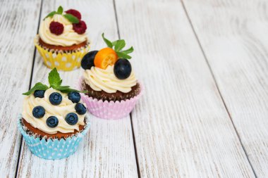 taze çilek ile cupcakes