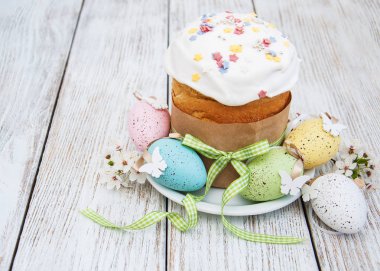 Paskalya ekmek ve yumurta