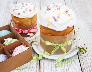 Paskalya ekmek ve yumurta