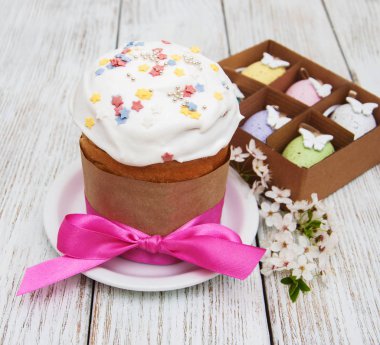 Paskalya ekmek ve yumurta