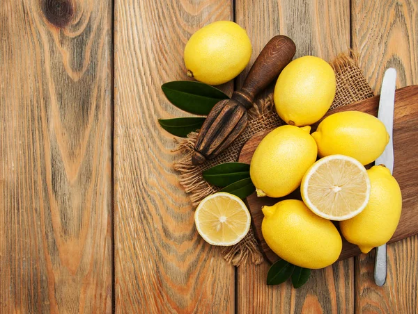 Limoni freschi maturi — Foto Stock