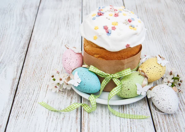 Easter bread and eggs — Stock Photo, Image