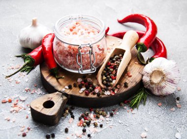 Pembe tuz ve baharat