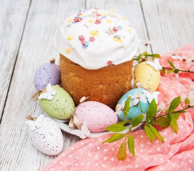 Paskalya ekmek ve yumurta