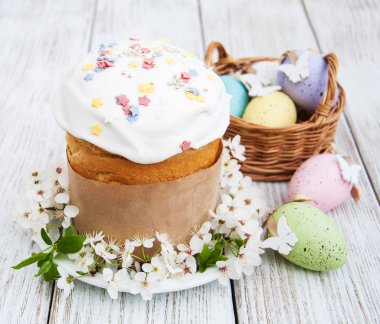 Paskalya ekmek ve yumurta