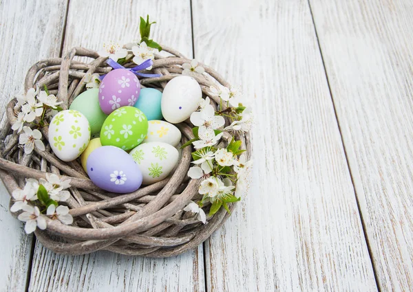复活节彩蛋和春天开花 — 图库照片