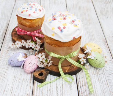 Paskalya ekmek ve yumurta