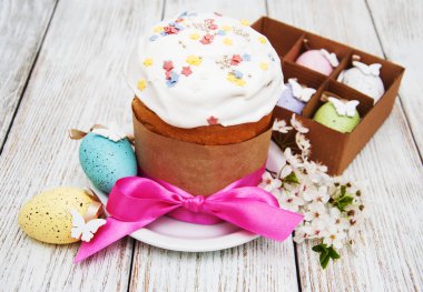 Paskalya ekmek ve yumurta