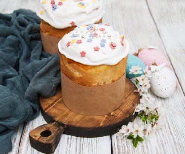 Paskalya ekmek ve yumurta