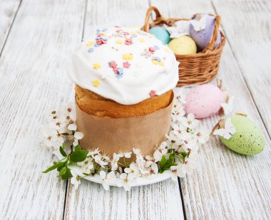 Paskalya ekmek ve yumurta