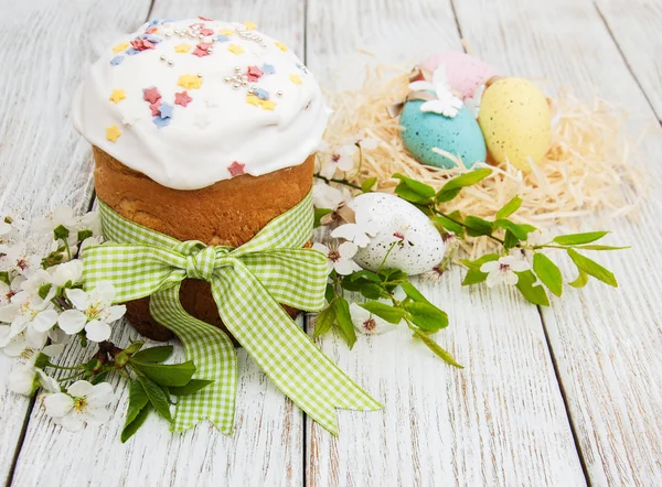 Osterbrot und Eier — Stockfoto