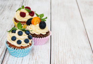 taze çilek ile cupcakes