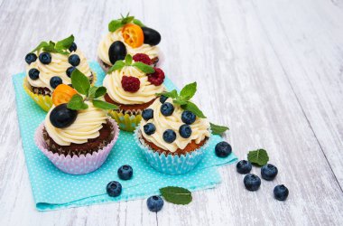 taze çilek ile cupcakes