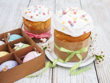 Paskalya ekmek ve yumurta