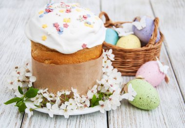 Paskalya ekmek ve yumurta