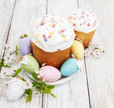 Paskalya ekmek ve yumurta