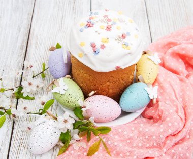 Paskalya ekmek ve yumurta