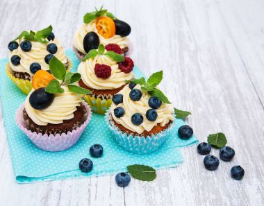 taze çilek ile cupcakes